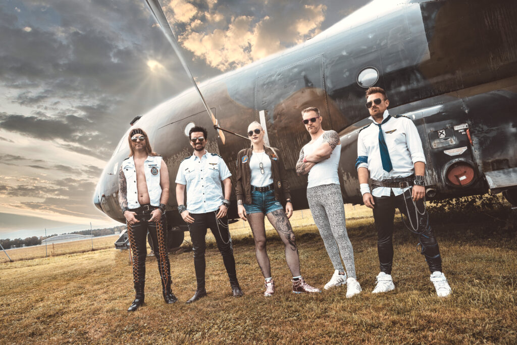 Glitter_Pilots_press_1