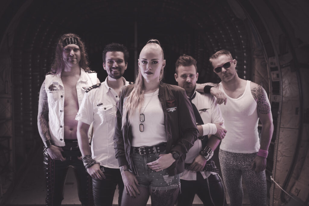 Glitter_Pilots_press_2