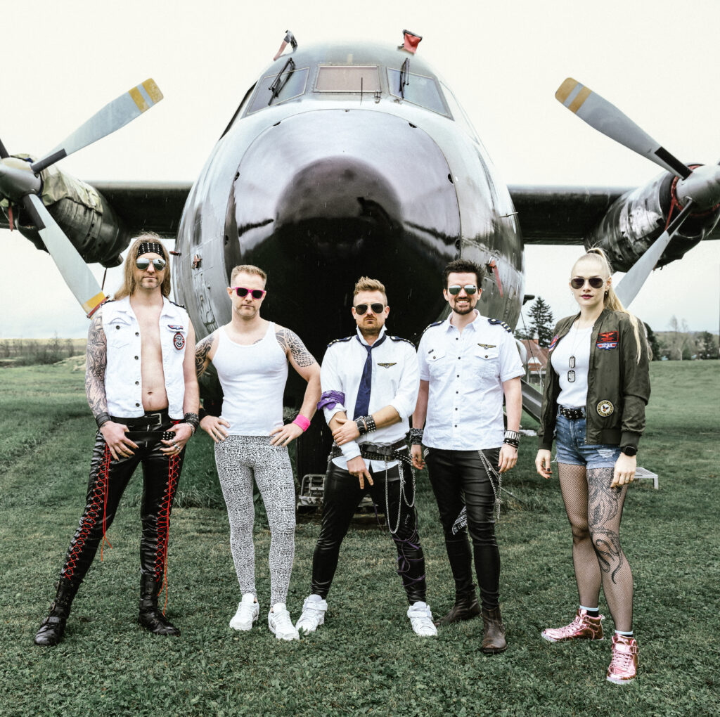 Glitter_Pilots_press_3