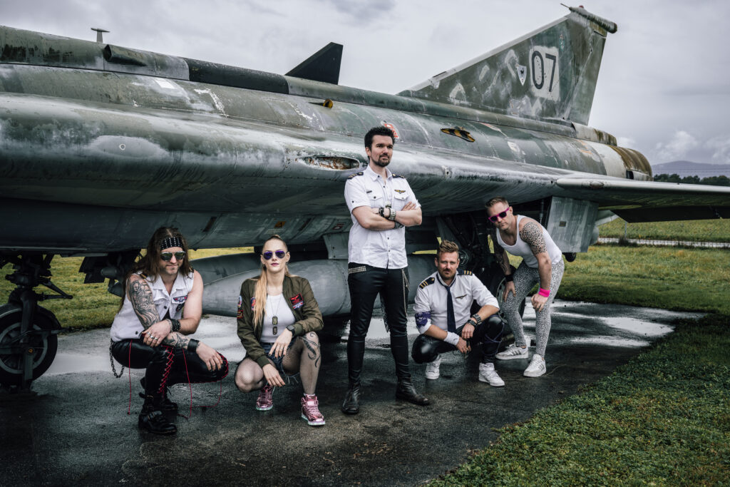 Glitter_Pilots_press_4